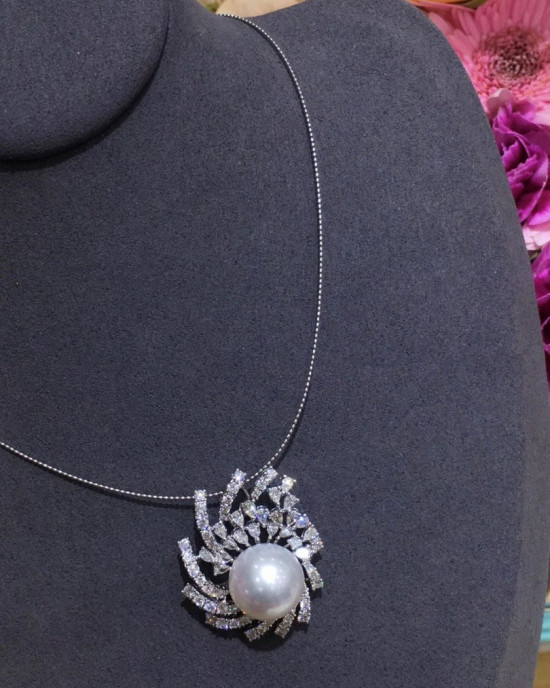 AAAA+, White South Sea Pearls and Diamond Pendant